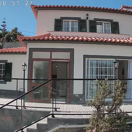 Casa Com Vista E Garagem *