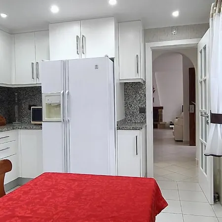 Casa Com Vista E Garagem *