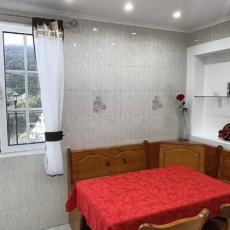 Casa Com Vista E Garagem * Funchal (Madeira)