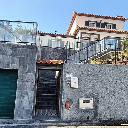 Casa Com Vista E Garagem