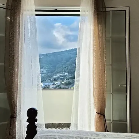 Casa Com Vista E Garagem