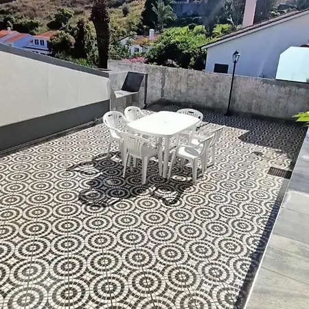 Casa Com Vista E Garagem