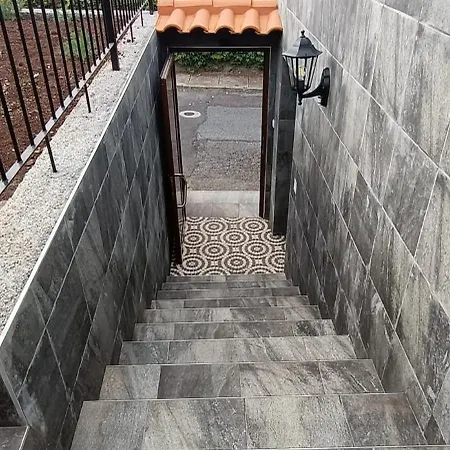 Casa Com Vista E Garagem * Funchal (Madeira)