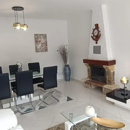 Casa Com Vista E Garagem *
